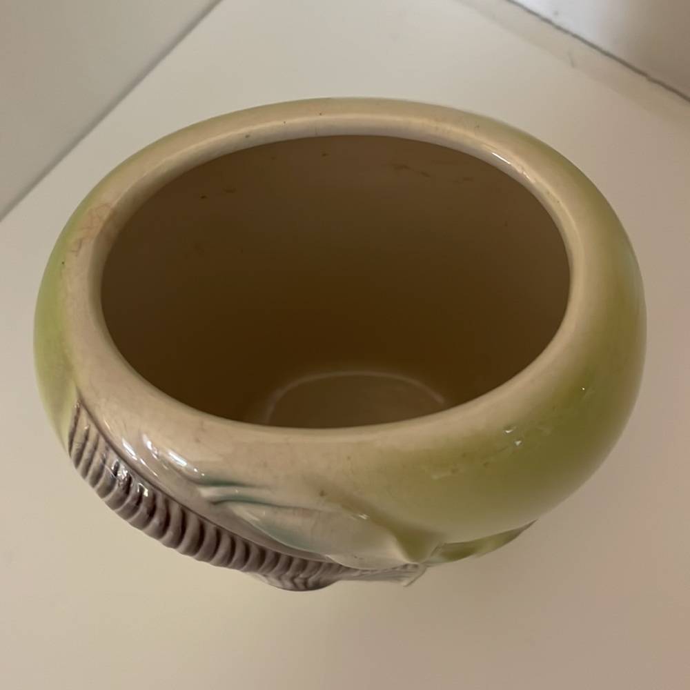 Vintage Royal Copley, MCM chartreuse vase with leaf detail. Excellent condition! - Picture 2 of 11